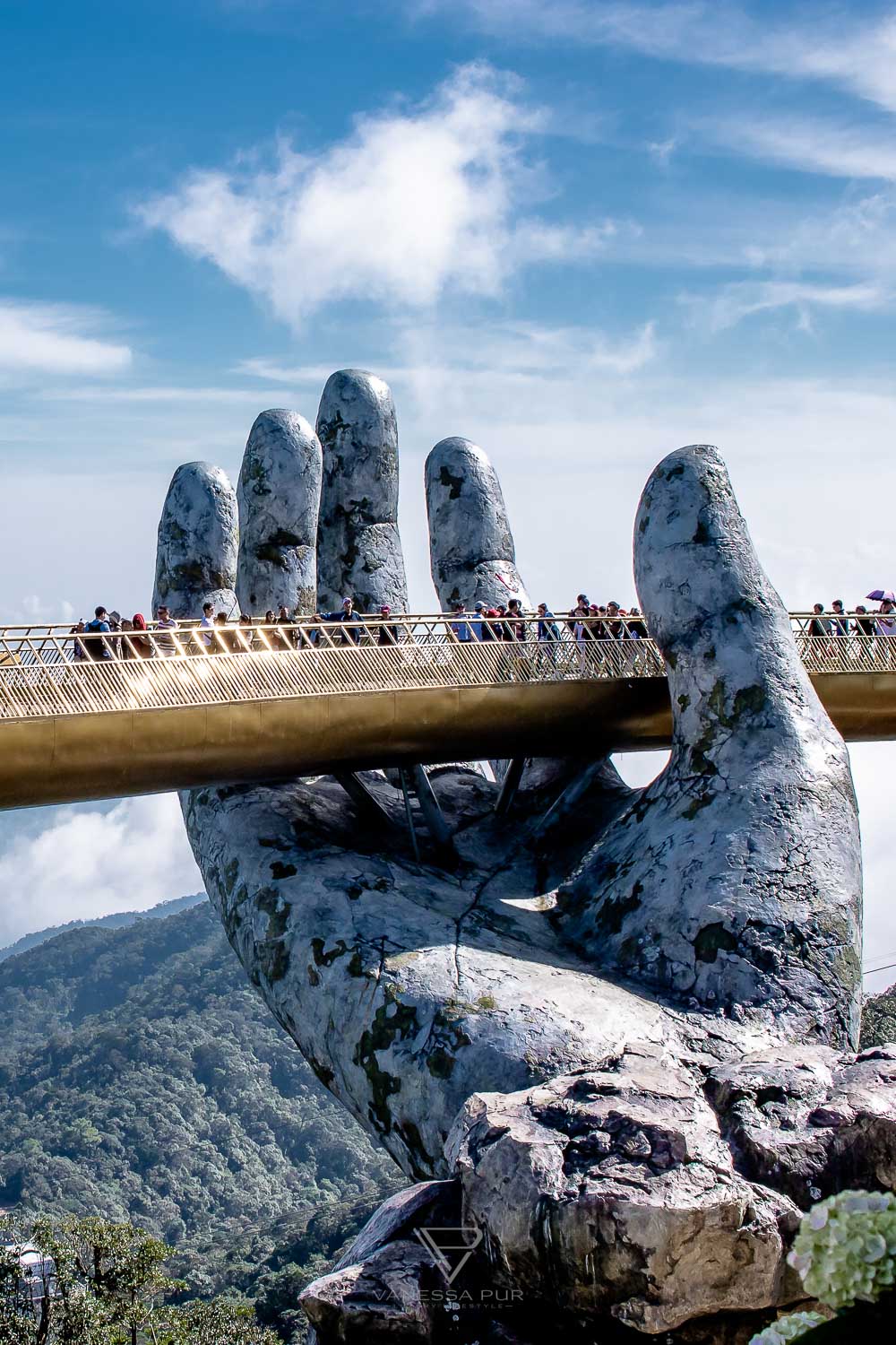 Vietnam Sehenswürdigkeiten Top 10 - Region Da Nang - Reisetipps für Vietnam Sehenswürdigkeiten Top 10 aus der Region Da Nang. Strände, Händebrücke Golden Bridge, Marble Mountains, Museum,