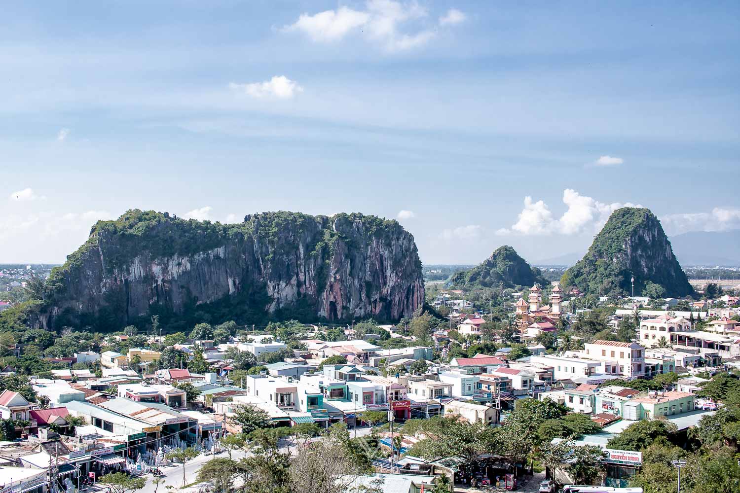 Vietnam Sehenswürdigkeiten Top 10 - Region Da Nang - Reisetipps für Vietnam Sehenswürdigkeiten Top 10 aus der Region Da Nang. Strände, Händebrücke Golden Bridge, Marble Mountains, Museum,