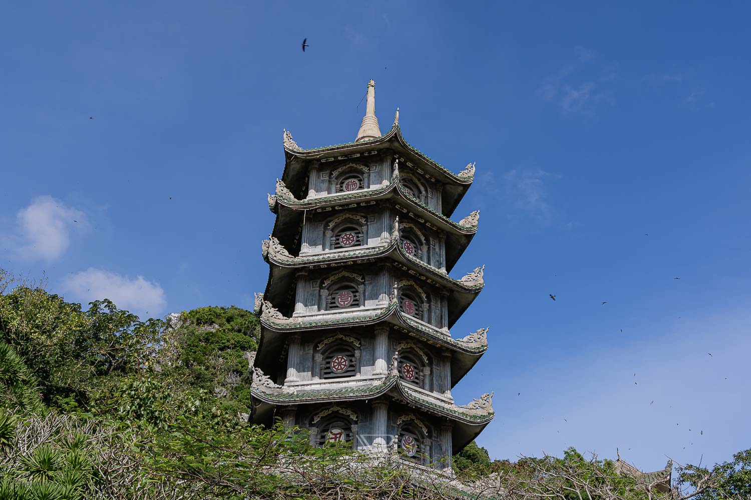 Vietnam Sehenswürdigkeiten Top 10 - Region Da Nang - Reisetipps für Vietnam Sehenswürdigkeiten Top 10 aus der Region Da Nang. Strände, Händebrücke Golden Bridge, Marble Mountains, Museum,