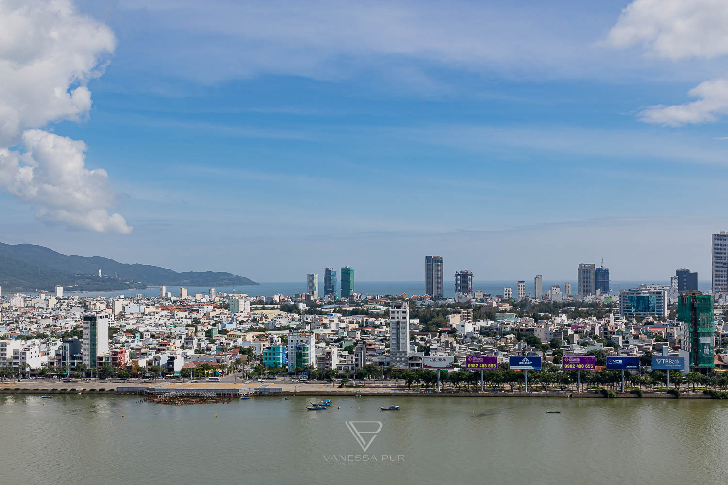 Vietnam sightseeing top 10 - Da Nang region - Travel tips for Vietnam sightseeing top 10 from Da Nang region. Beaches, Hands Bridge Golden Bridge, Marble Mountains, Museum - Scenic Spots Da Nang Hoi An Vietnam - Top10 Must See Places Vietnam - Travel blog Asia