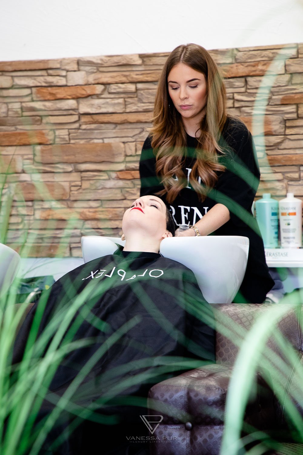 Proper hair care for hair extensions - Shampoo & Conditioner 2 Frequently asked questions about hair extensions - tips for long hair