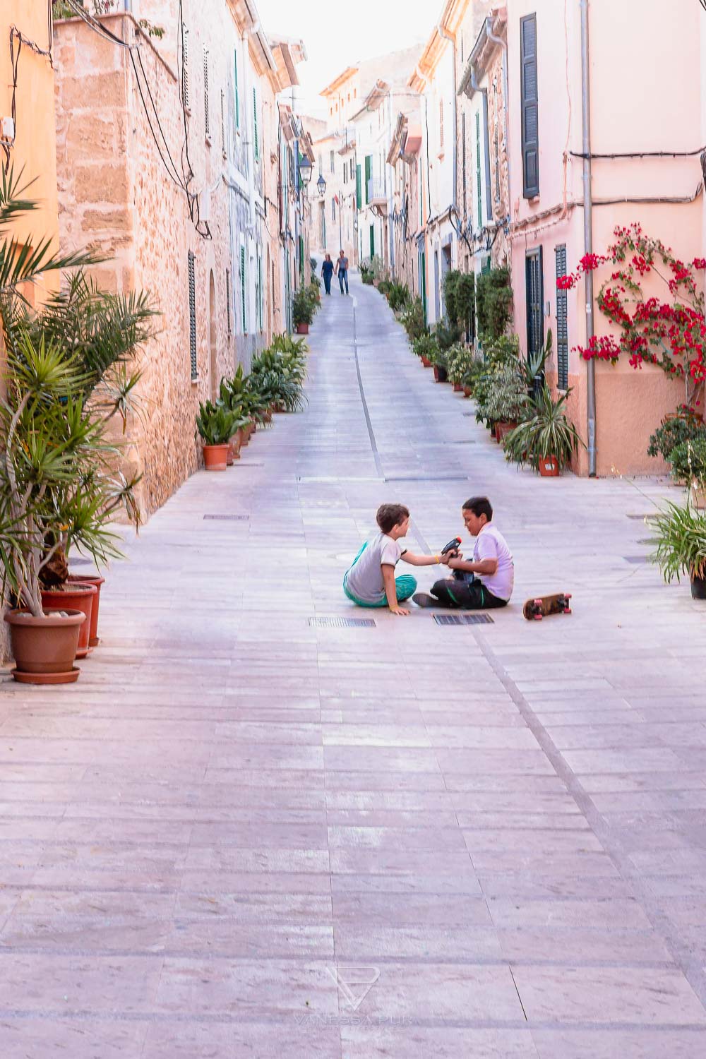 Alcudia Mallorca - historic old town and modern life - Alcudia Mallorca in Spain - tourists and hotels on the Mediterranean Sea, cycling routes, golf courses, beautiful historic old town, port