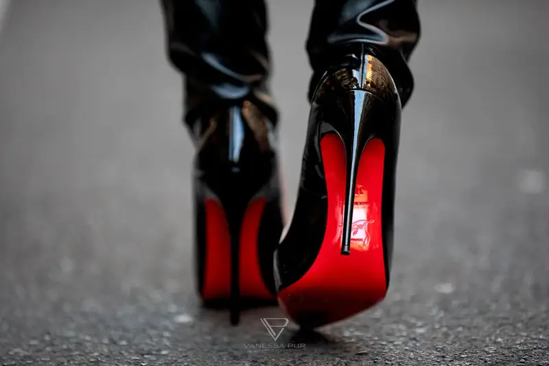 Louboutin High Heels kaufen - was sollte ich vorher wissen? 5 Louboutin High Heels kaufen - was sollte ich vorher wissen? Fashion Blog Hamburg - Designer Pumps Christian Louboutin - Modebloggerin und Luxusblog Vanessa Pur - VANESSA PUR - YouTube Channel - Patreon Girl - Instagram - Feminine elegant fashion looks always with high heels