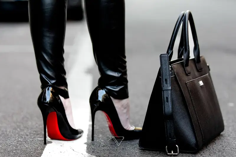 Louboutin High Heels kaufen - was sollte ich vorher wissen? 1 Louboutin High Heels kaufen - was sollte ich vorher wissen? Fashion Blog Hamburg - Designer Pumps Christian Louboutin - Modebloggerin und Luxusblog Vanessa Pur - VANESSA PUR - YouTube Channel - Patreon Girl - Instagram - Feminine elegant fashion looks always with high heels