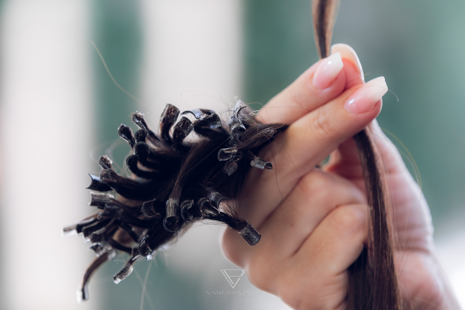 Erfahrung bei Melina Best Friseur, Extensions Fragen & Geschenkidee - Extensions und Haarverlängerungen - Fragen zur Haarverlängerung und Haarverdichtung - Tapes oder Bondings - was muss man beachten, Pflege und Dauer, Kosten und Erfahrung - Melina Best in Köln