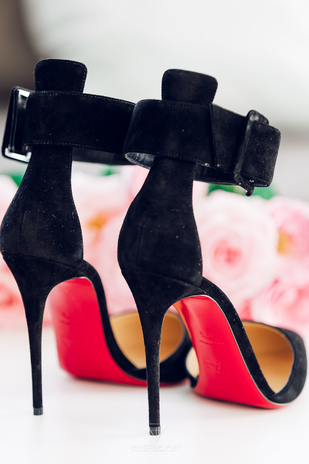 Christian Louboutin Harler Veau Velours Ankle Cuff High Heels 1 Christian Louboutin Harler Veau Velours Ankle Cuff High Heels - Luxury Blog Vanessa Pur - Designer High Heels - Fashionblogger - Red Carpet