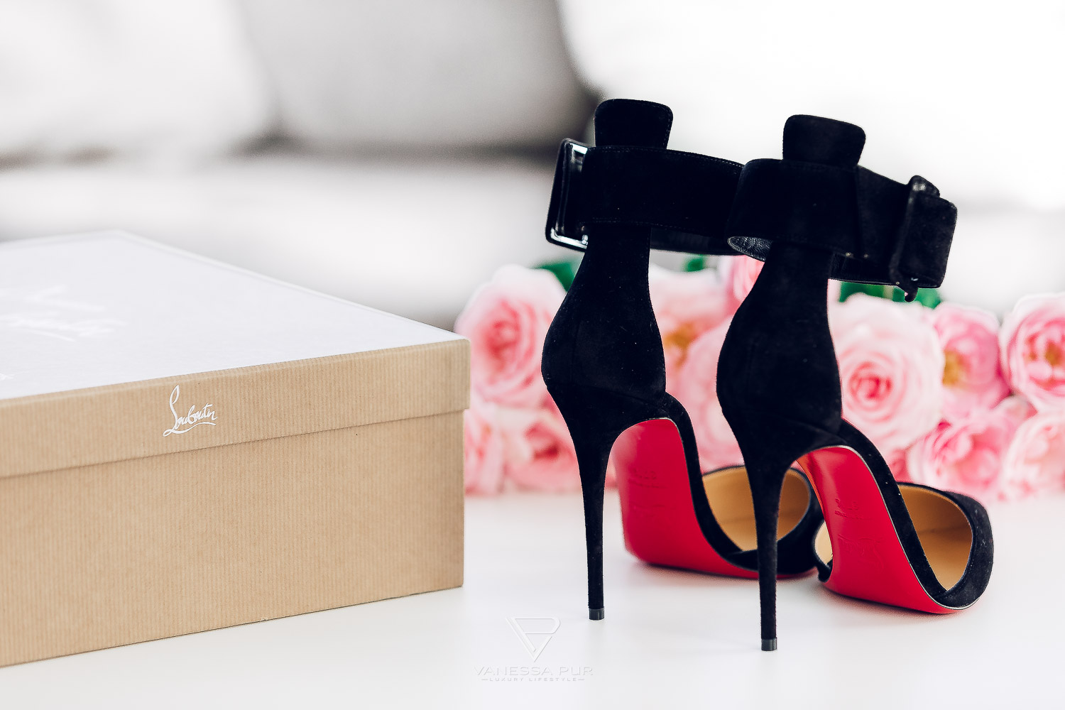 Christian Louboutin Harler Veau Velours Ankle Cuff High Heels 3 Christian Louboutin Harler Veau Velours Ankle Cuff High Heels - Luxury Blog Vanessa Pur - Designer High Heels - Fashionblogger - Red Carpet