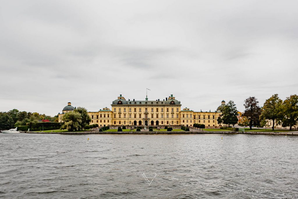 Stockholm sightseeing - 24 hours in Stockholm - Best Stockholm sightseeing 24 hours in Stockholm. Castle, Skansen Park, Vasa Museum, City Hall Stadshuset, Gamla Stan,