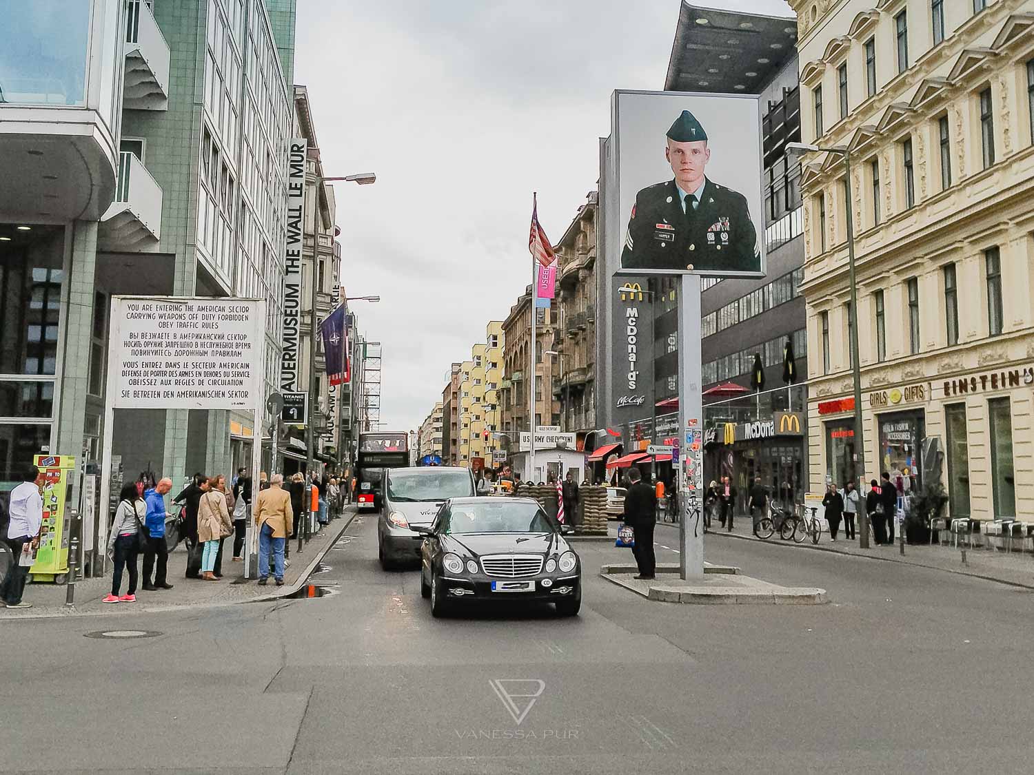 Berlin Sehenswürdigkeiten top 10 - 24 Stunden in Berlin - Was sollte man in Berlin gesehen haben? Lohnt sich eine Stadtrundfahrt in Berlin - Brandenburger Tor, Siegessäule, Berliner Dom und Reichstag, Besichtigung und Öffnungszeiten - Luxus Reiseblog Deutschland