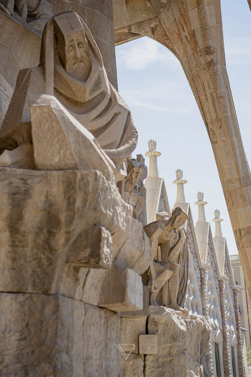 Barcelona - Sagrada Familia church - view & tips for visiting the church and basilica - Top sightseeing in Barcelona, the Sagrada Familia. Entrance fees and opening hours, views from the towers and tips for visiting - Basílica i Temple Expiatori de la Sagrada Família - How much does it cost to climb the tower? Which tower is better? When is the Sagrada open? Is it worth a visit to Barcelona? Barcelona sightseeing and top10 tips - Luxury Travel Blog - Travel Blogger Germany