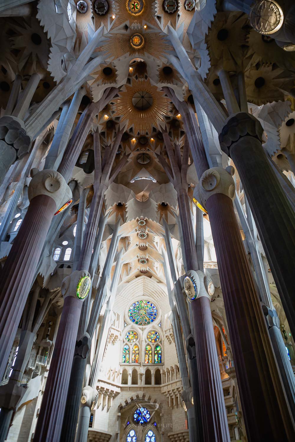 Barcelona - Sagrada Familia church - view & tips for visiting the church and basilica - Top sightseeing in Barcelona, the Sagrada Familia. Entrance fees and opening hours, views from the towers and tips for visiting - Basílica i Temple Expiatori de la Sagrada Família - How much does it cost to climb the tower? Which tower is better? When is the Sagrada open? Is it worth a visit to Barcelona? Barcelona sightseeing and top10 tips - Luxury Travel Blog - Travel Blogger Germany