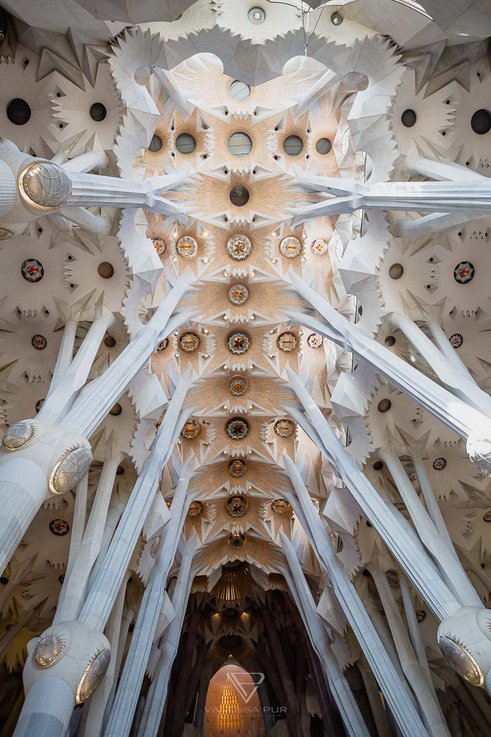 Barcelona - Sagrada Familia church - view & tips for visiting the church and basilica - Top sightseeing in Barcelona, the Sagrada Familia. Entrance fees and opening hours, views from the towers and tips for visiting - Basílica i Temple Expiatori de la Sagrada Família - How much does it cost to climb the tower? Which tower is better? When is the Sagrada open? Is it worth a visit to Barcelona? Barcelona sightseeing and top10 tips - Luxury Travel Blog - Travel Blogger Germany