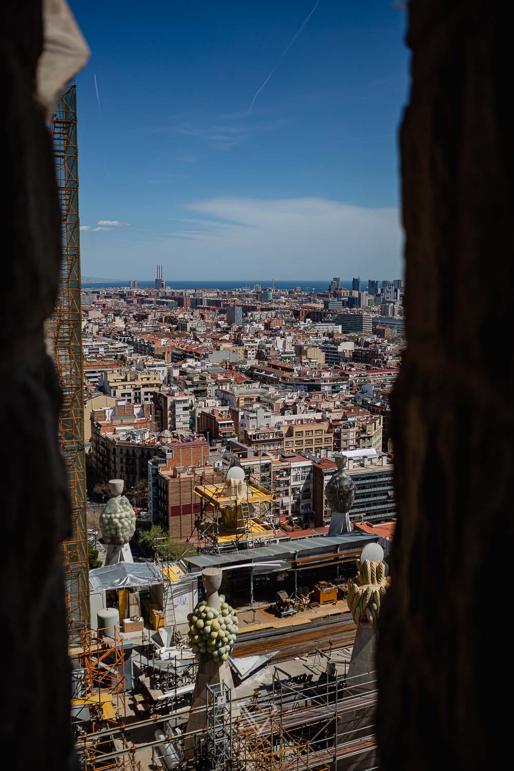 Barcelona - Sagrada Familia church - view & tips for visiting the church and basilica - Top sightseeing in Barcelona, the Sagrada Familia. Entrance fees and opening hours, views from the towers and tips for visiting - Basílica i Temple Expiatori de la Sagrada Família - How much does it cost to climb the tower? Which tower is better? When is the Sagrada open? Is it worth a visit to Barcelona? Barcelona sightseeing and top10 tips - Luxury Travel Blog - Travel Blogger Germany