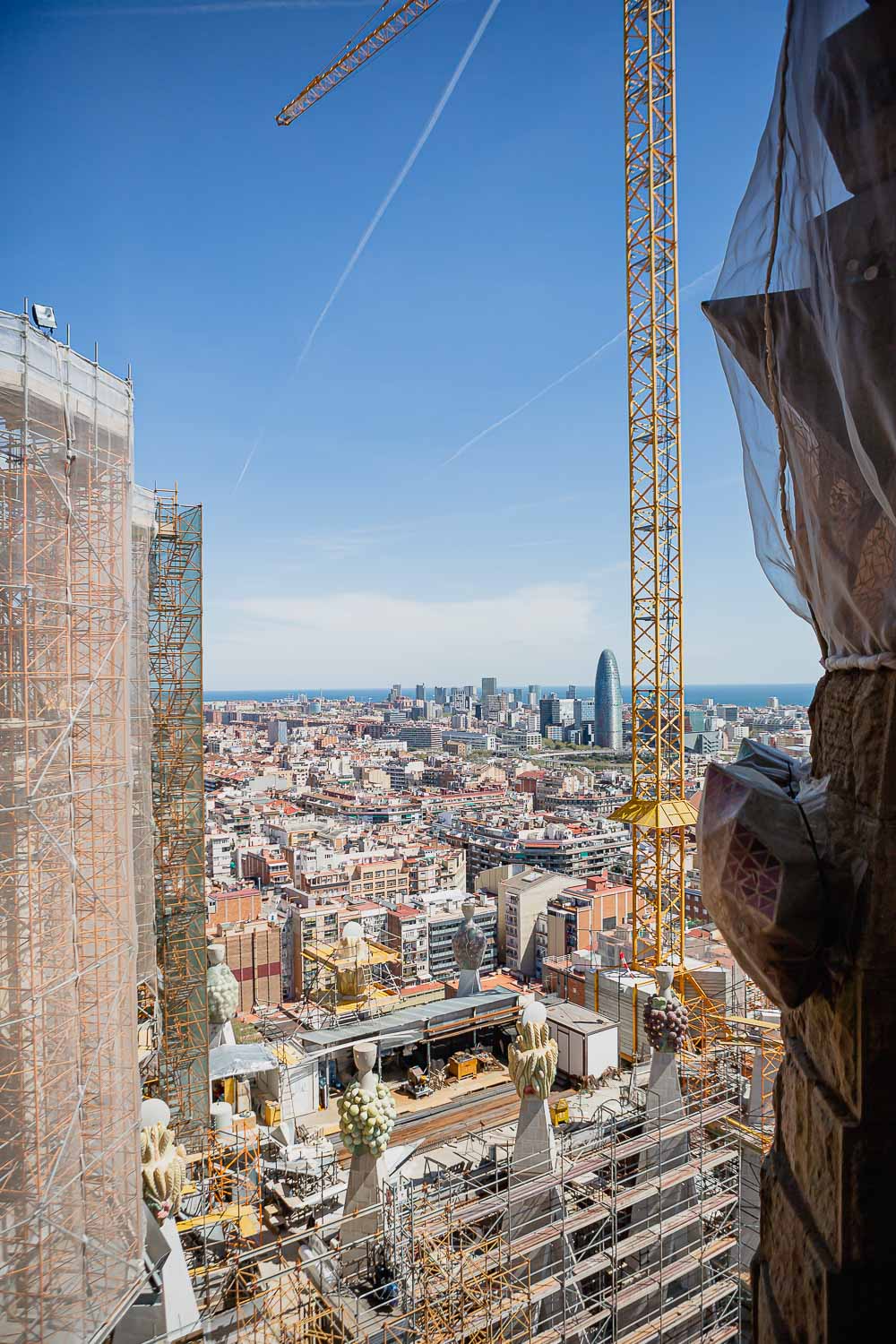 Barcelona - Sagrada Familia Kirche - Aussicht & Tipps zur Kirche, zur Besichtigung der Basilika - Top Sehenswürdigkeiten in Barcelona, die Sagrada Familia. Eintrittspreise und Öffnungszeiten, Aussicht von den Türmen und Tipps zum Besuch - Basílica i Temple Expiatori de la Sagrada Família - Was kostet der Aufstieg auf den Turm? Welcher Turm ist besser? Wann ist die Sagrada geöffnet? Lohnt sich ein Besuch in Barcelona? Barcelona Sehenswürdigkeit und Top10 Tipps - Luxus-Reiseblog - Reiseblogger Deutschlan