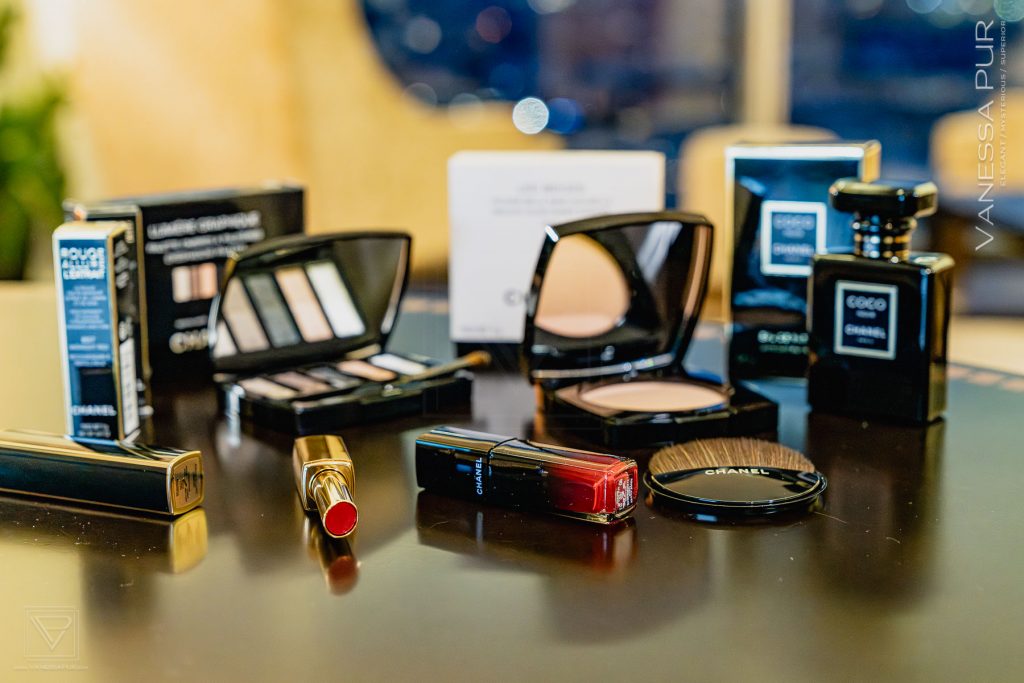 Chanel Beauty Produkte - Makeup, Lippenstift und Parfum, Neue Chanel Beauty Make-up Produkte - Holiday Collection 2023, Palette Lumière Graphique, Lippenstift Rouge Allure L’Extrait und Rouge Allure Laque, Puder Les Beiges von Chanel Beauty