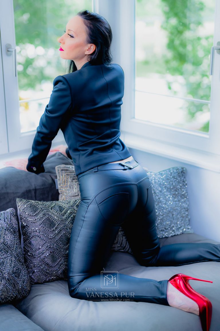 Freddy leather pants – thinking or planning