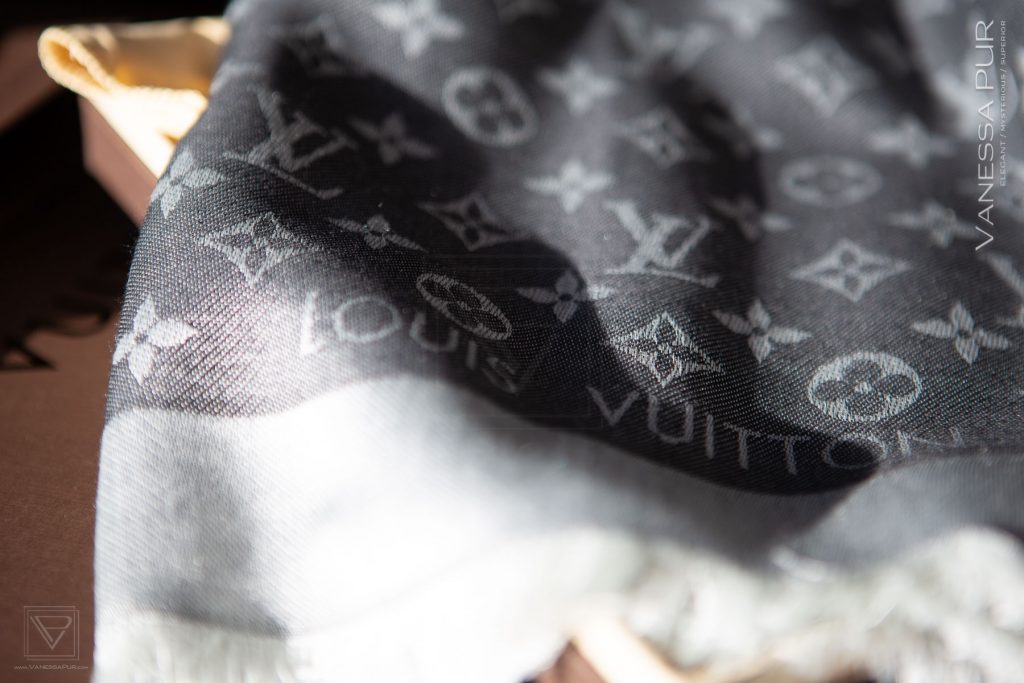Louis Vuitton Monogram Denim Shawl black - 10 years of experience with the Louis Vuitton Monogram Denim Shawl black as an elegant winter shawl with LV logo and fringes. Luxury designer
