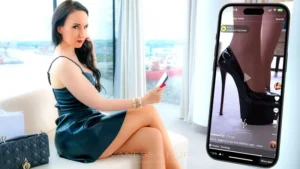 TikTok Lookbook mit Lederkleid Starting Now (Video)