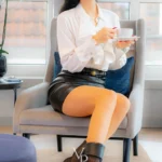Vanessa Pur in Rüschenbluse mit Balmain Lederrock - Eleganter Stil mit Casadei Ankle Boots Peeptoes