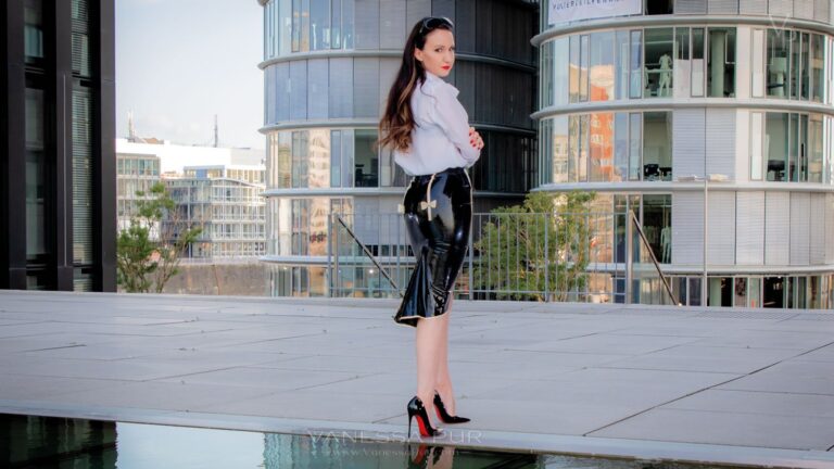 News - YouTube VanessaPur Latexrock Bluse