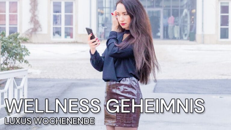 Glänzender Mini Rock Look mit High Heels – Wellness mit Moorbad